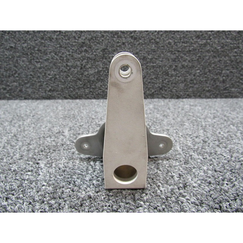 29567-001 / 50200-501 Cirrus SR22T End Fitting Flap Control (Hours: 695.5)
