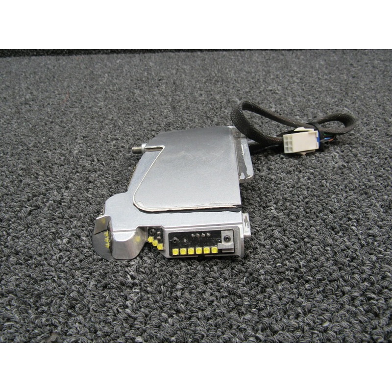 01-0790827-L0 (USE: 90827L0) Cirrus SR22T Whelen Wing Tip Light LH (Volts: 28)