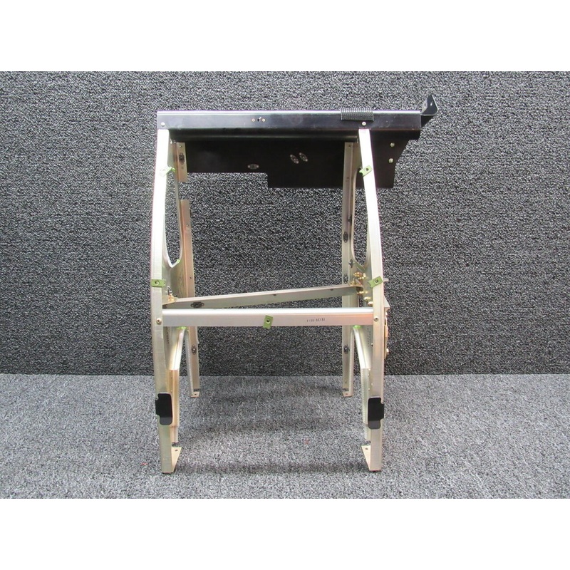 19207-001 Cirrsu SR22T Instrument Bolster Panel RH W/ Supports (Hours: 695.5)