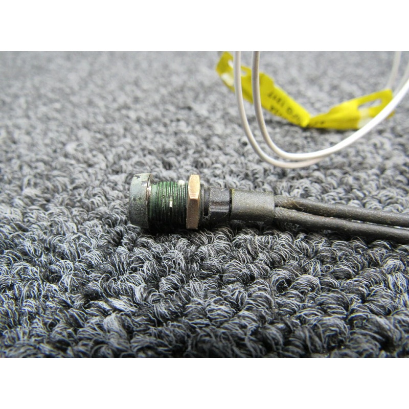 37078-003 Cirrus SR22T Cabin Step Light (Volts: 28) (Hours: 695.5)
