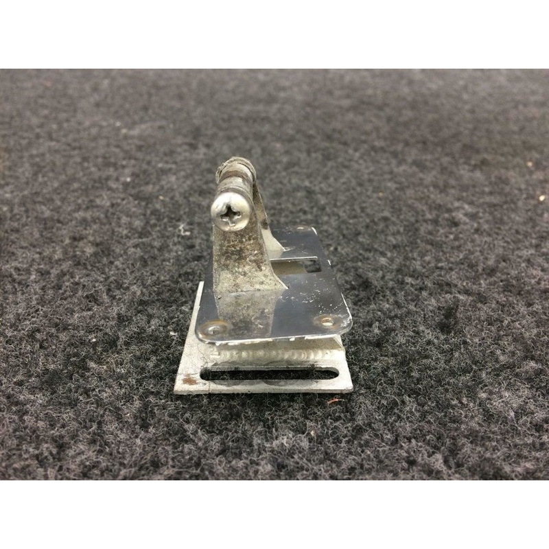 43714-501 Rockwell 112 Bracket LH Door Catch
