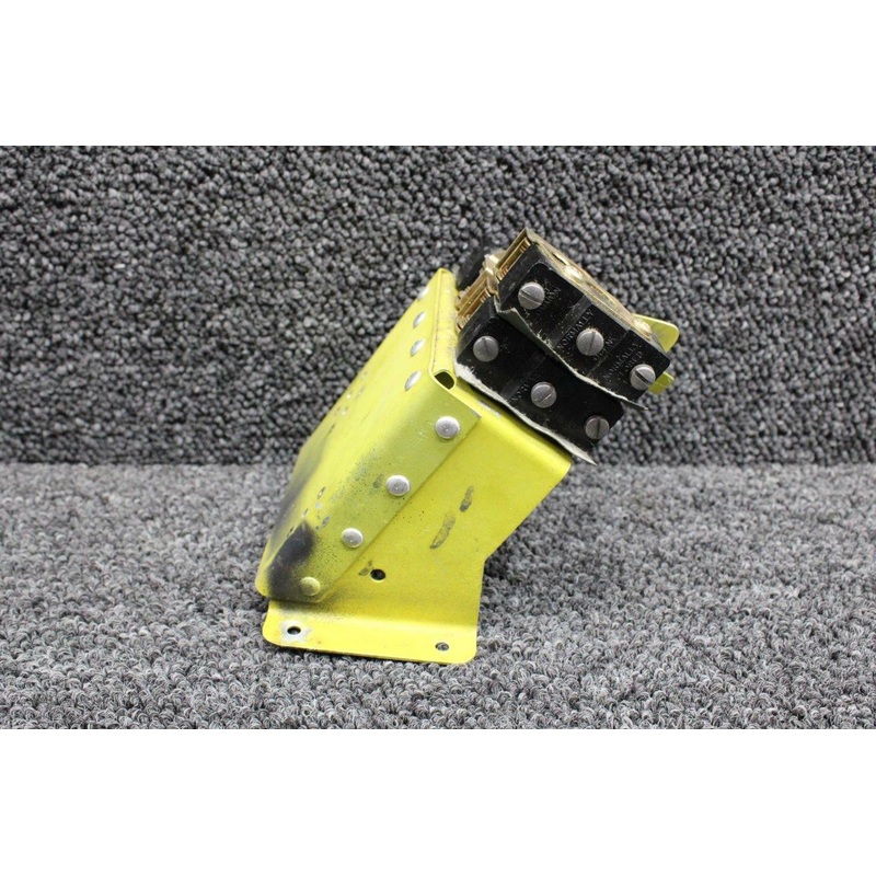 002-364013-27, 002-364013-5 Beech 58P Landing Gear Limit Switch w Support