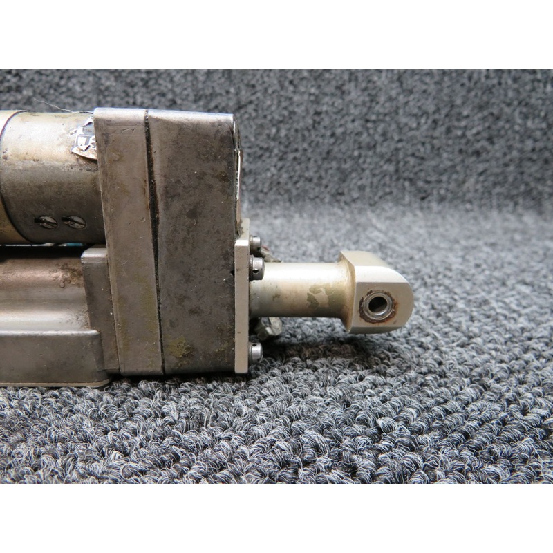 102-389013-5 (Use: 102-389013-7) Beech 58P Cowl Flap Actuator Assembly (V: 28)