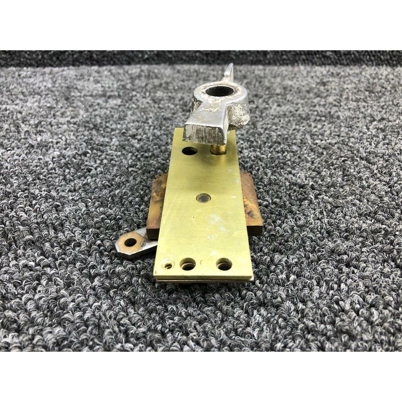 1M2-8 (WEU: 1M2-16) Cessna 402C Airborne Fuel Selector Box Assembly RH