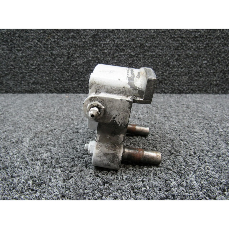 061-03700 Cessna 172N McCauley Brake Cylinder Assembly (Minus Back Plate)