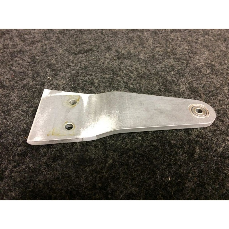 11386-001 Cirrus SR22 Aileron Hinge Bracket Inboard