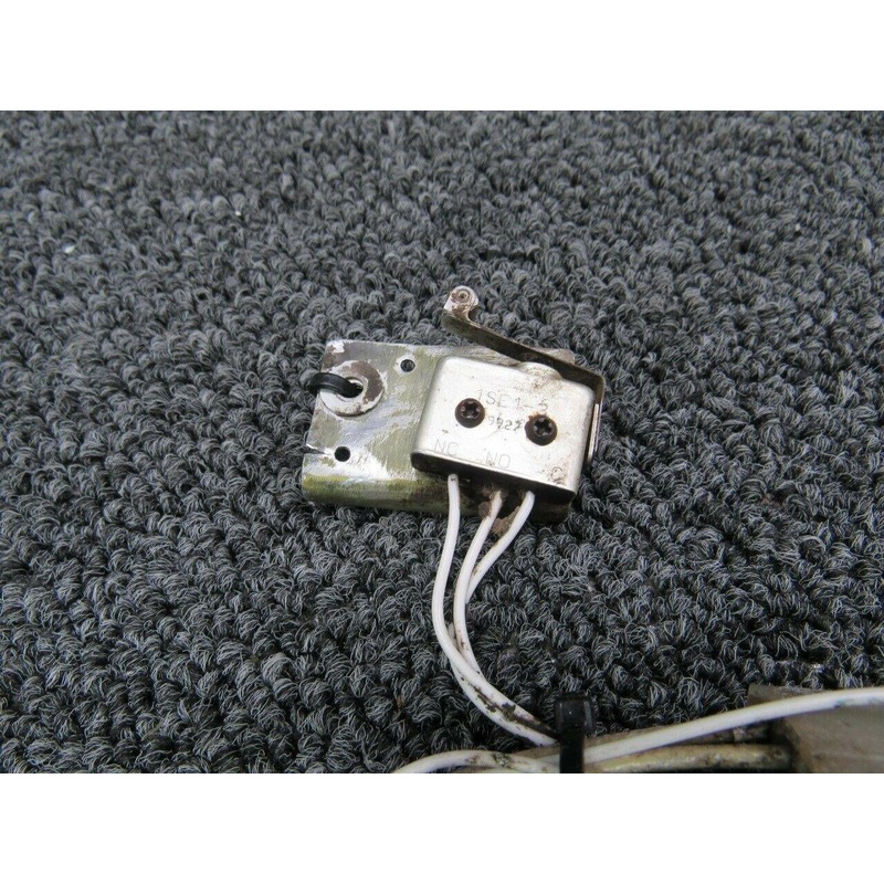 1SE1-3 / 48037-6 Rockwell 114 RH Main Landing Gear Down Switch w/ Bracket (14V)