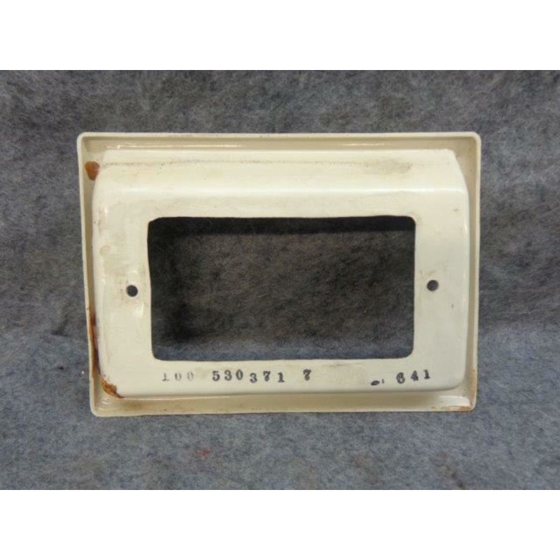 100-530371-7 Beechcraft 58P Escutcheon Ash Tray