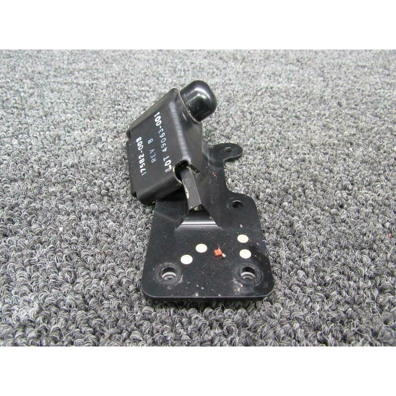 20311-002 Cirrus SR20 Cabin Door Gas Strut Attach Bracket LH