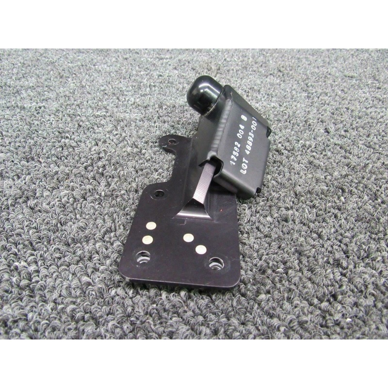 20383-002 Cirrus SR20 Cabin Door Gas Strut Attach Bracket RH