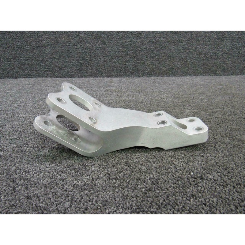 29154-001 Cirrus SR20 Axle Fitting