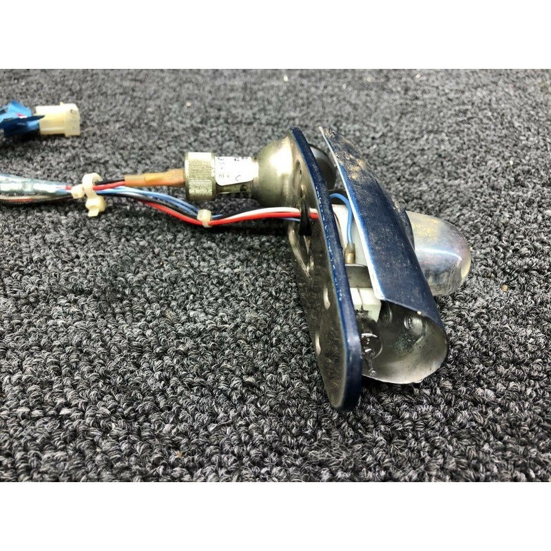 572-592 (M/N: 90071-01) Piper PA46-350P Whelen Strobe Navigation Light (28V)
