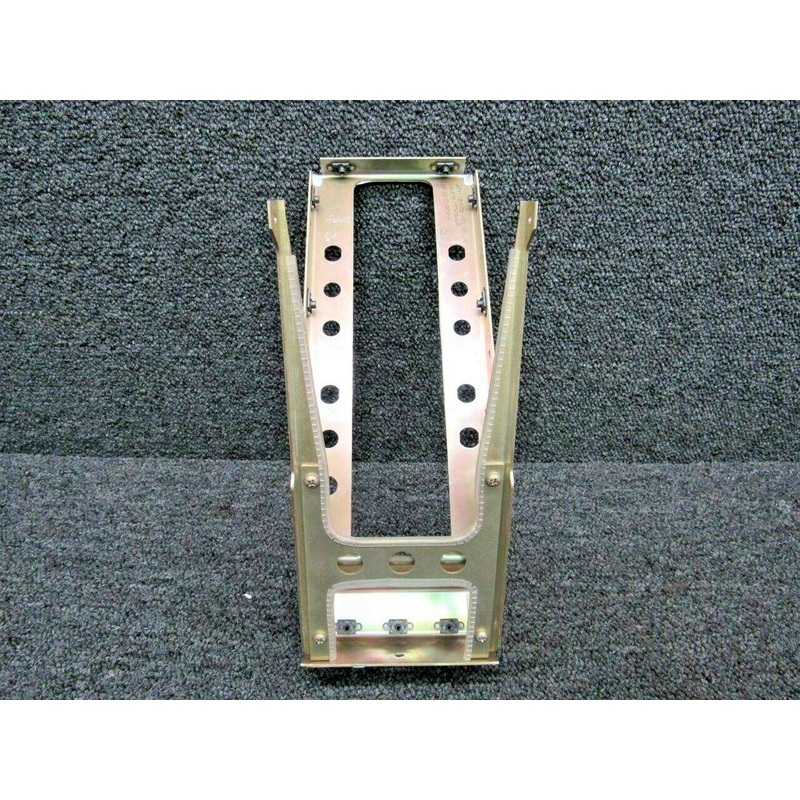 19235-005 / 18570-001 / 18570-002 Cirrus SR20 Audio Panel Center Console