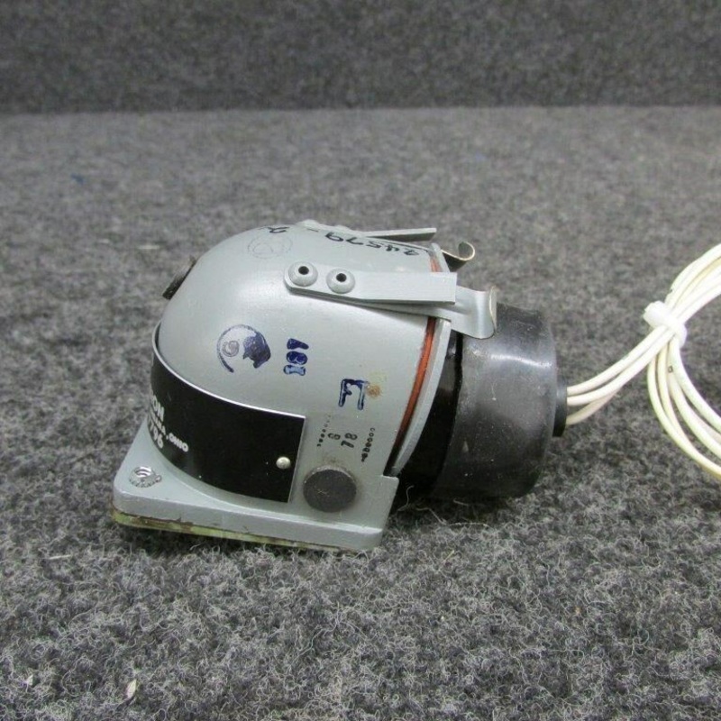 32005A-6-7796 / MS25318-1 Piper PA46-310P Grimes Approach Light (28V)