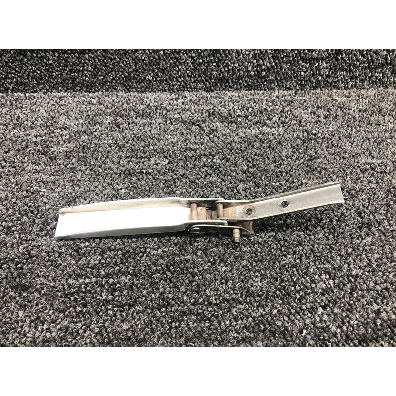 H2109-3 Beech F33A Cowl Door Handle Assembly LH