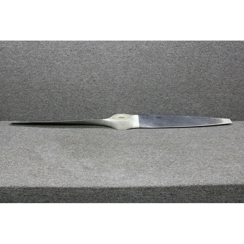 DM7652 Cessna 172 McCauley Two Blade Fixed Pitch Propeller (Length: 74-3/4)
