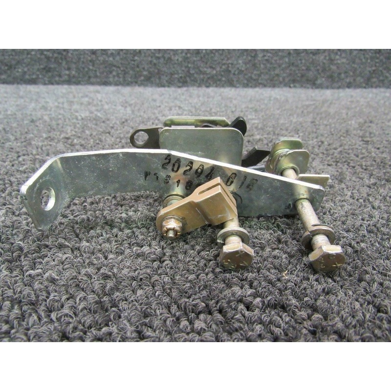 21861-001 / 20294-005 Cirrus SR20 Cabin Door Upper Rotary Latch LH W/ Bracket